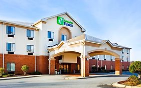 Holiday Inn Express Forest City