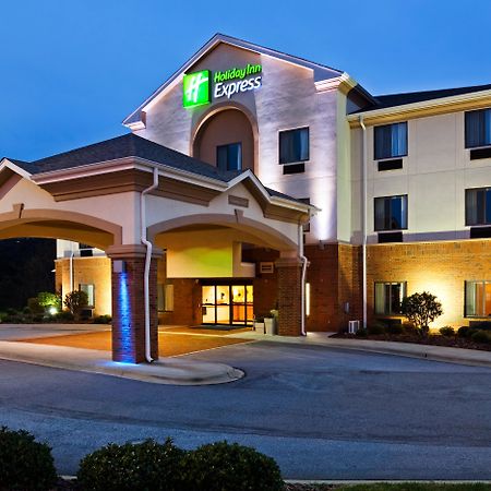Holiday Inn Express Forest City By Ihg Exterior photo