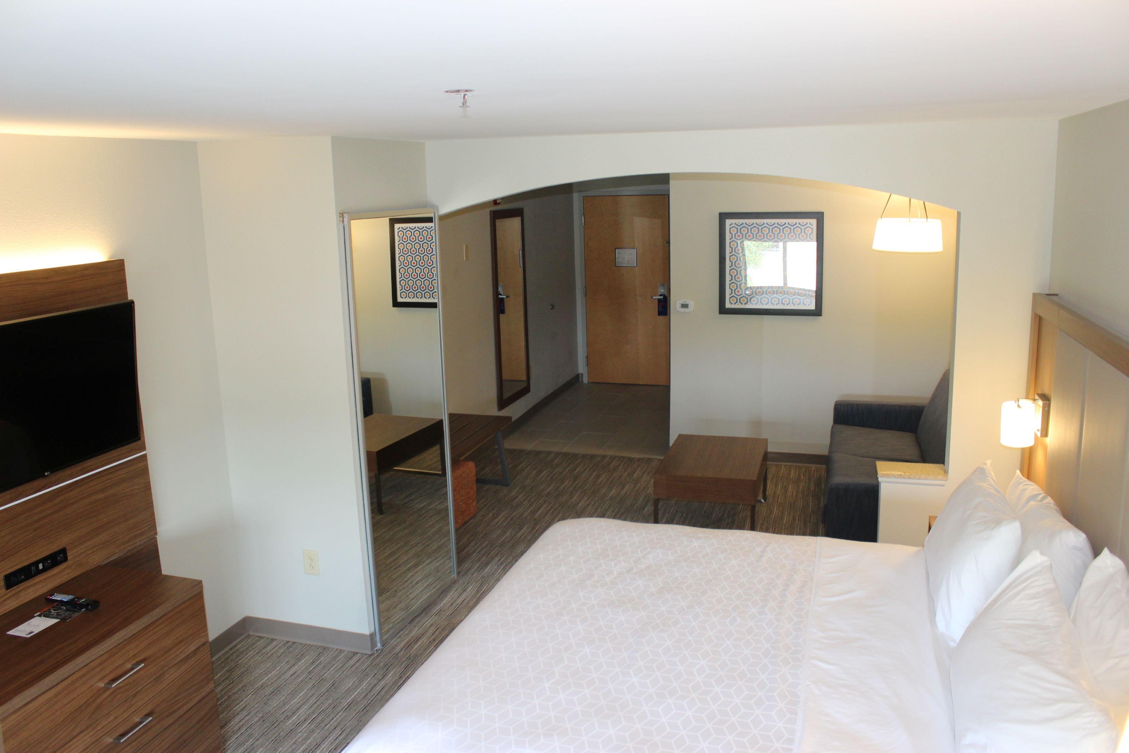 Holiday Inn Express Forest City By Ihg Exterior photo