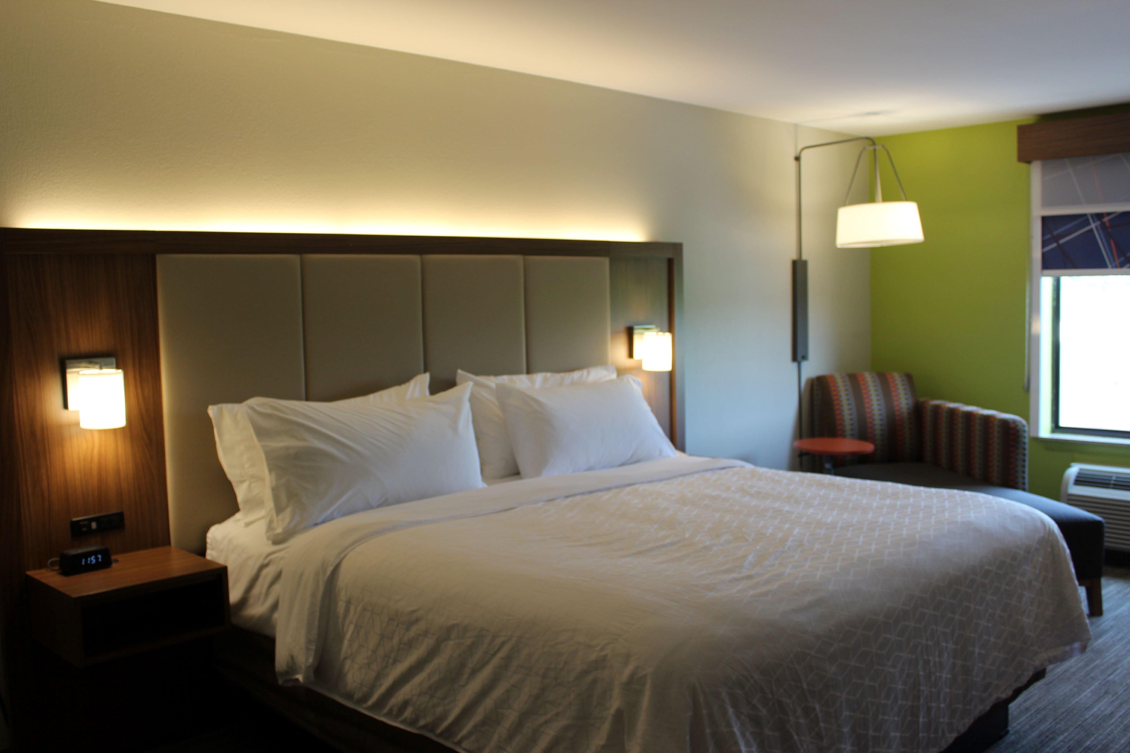 Holiday Inn Express Forest City By Ihg Exterior photo