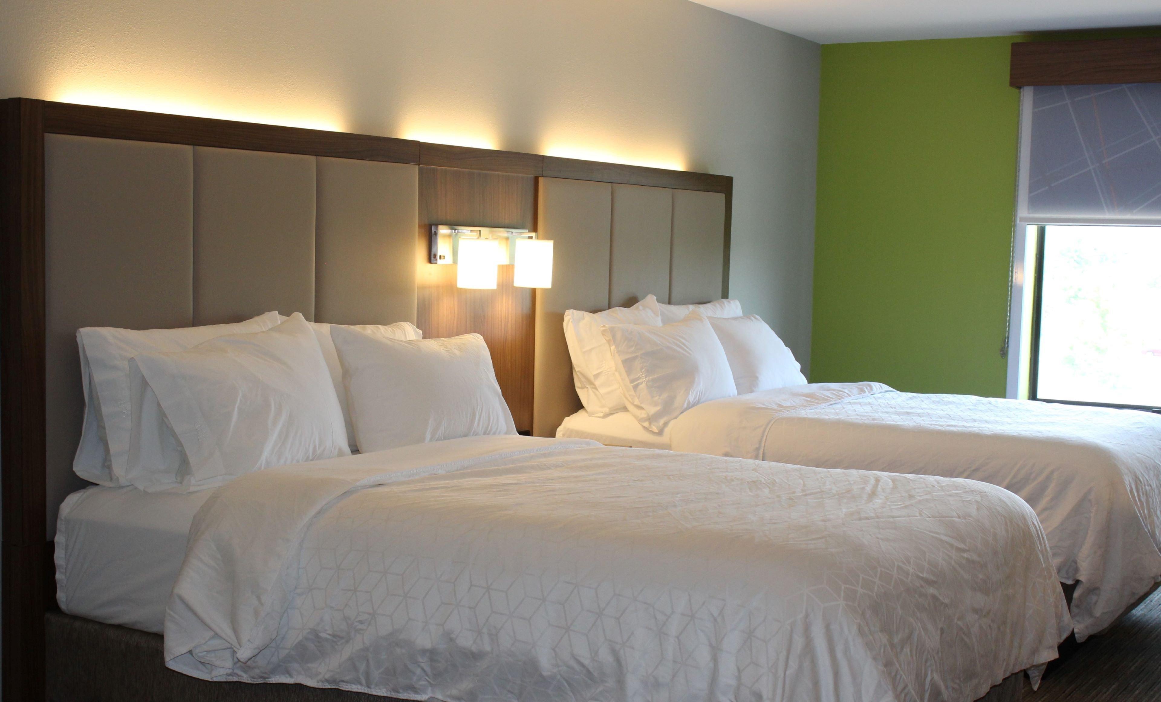 Holiday Inn Express Forest City By Ihg Exterior photo