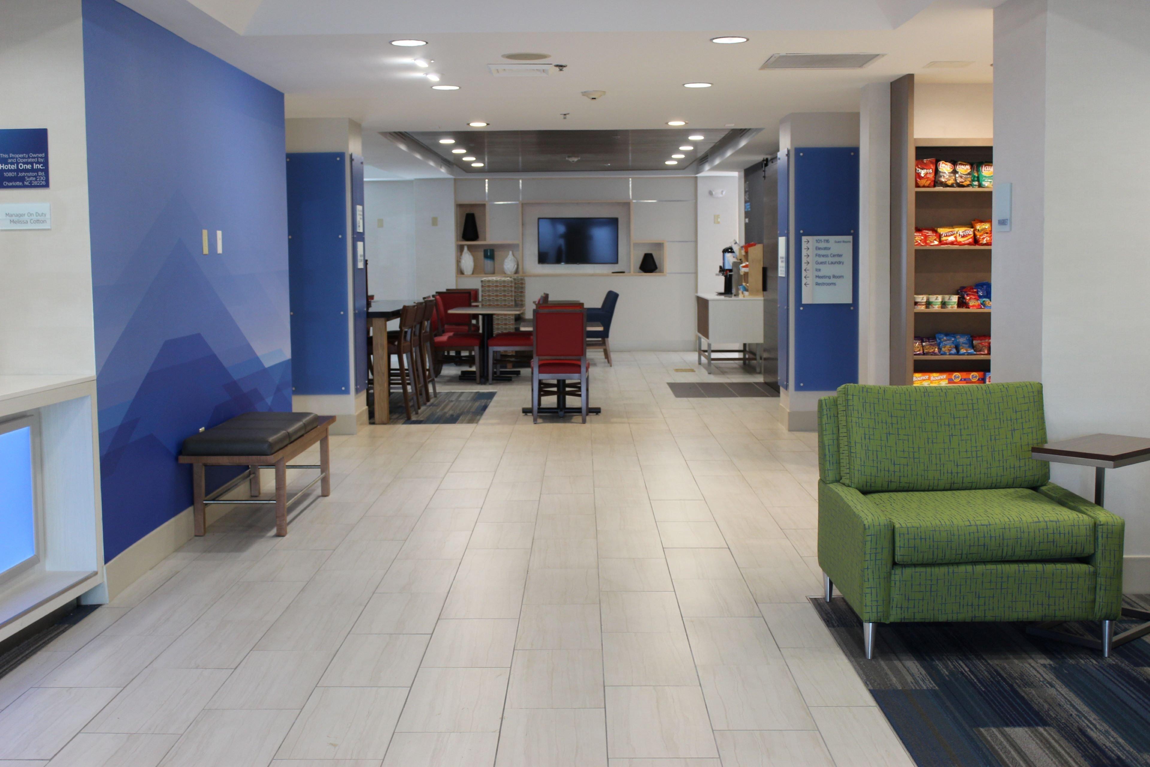 Holiday Inn Express Forest City By Ihg Exterior photo