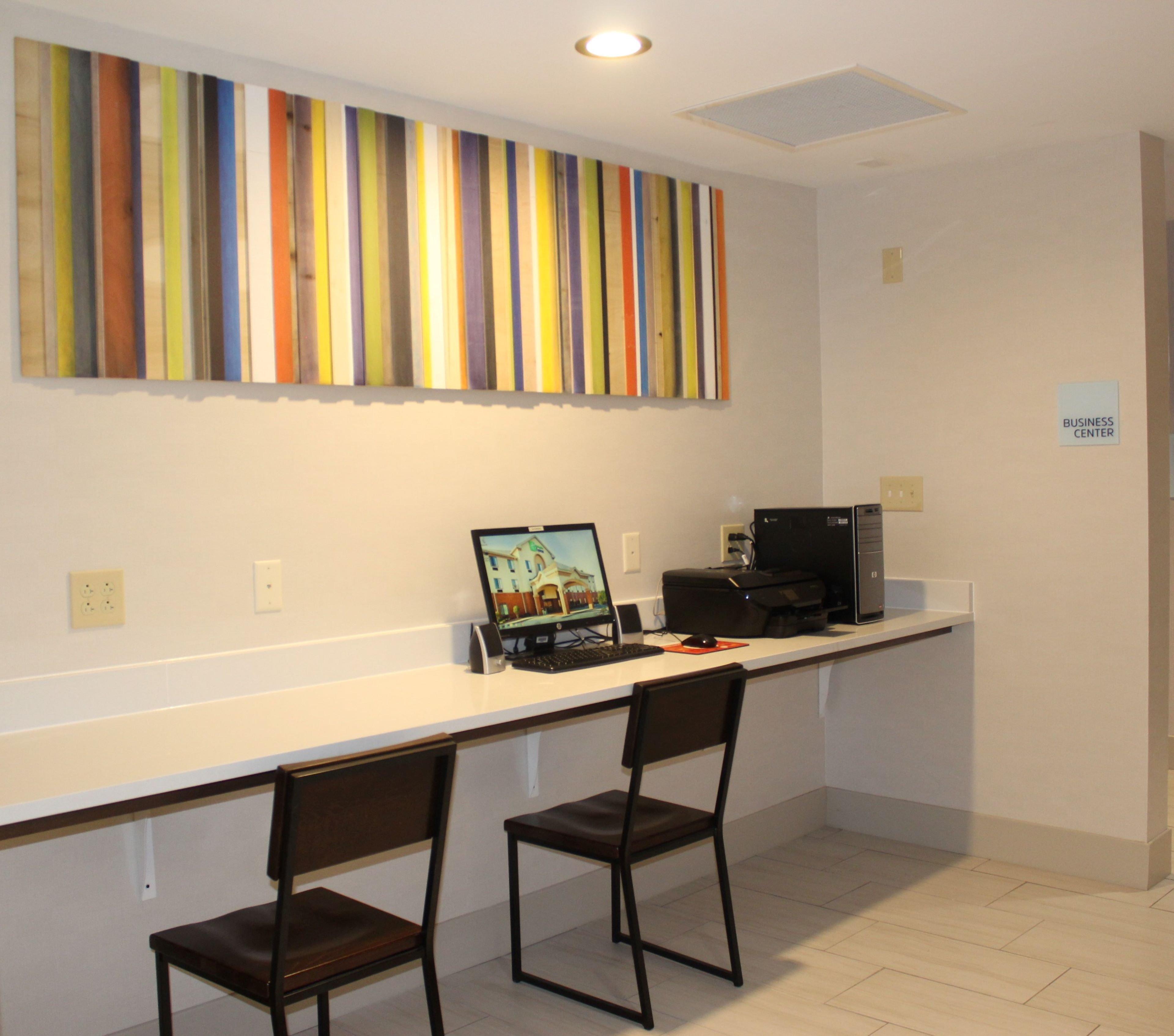 Holiday Inn Express Forest City By Ihg Exterior photo