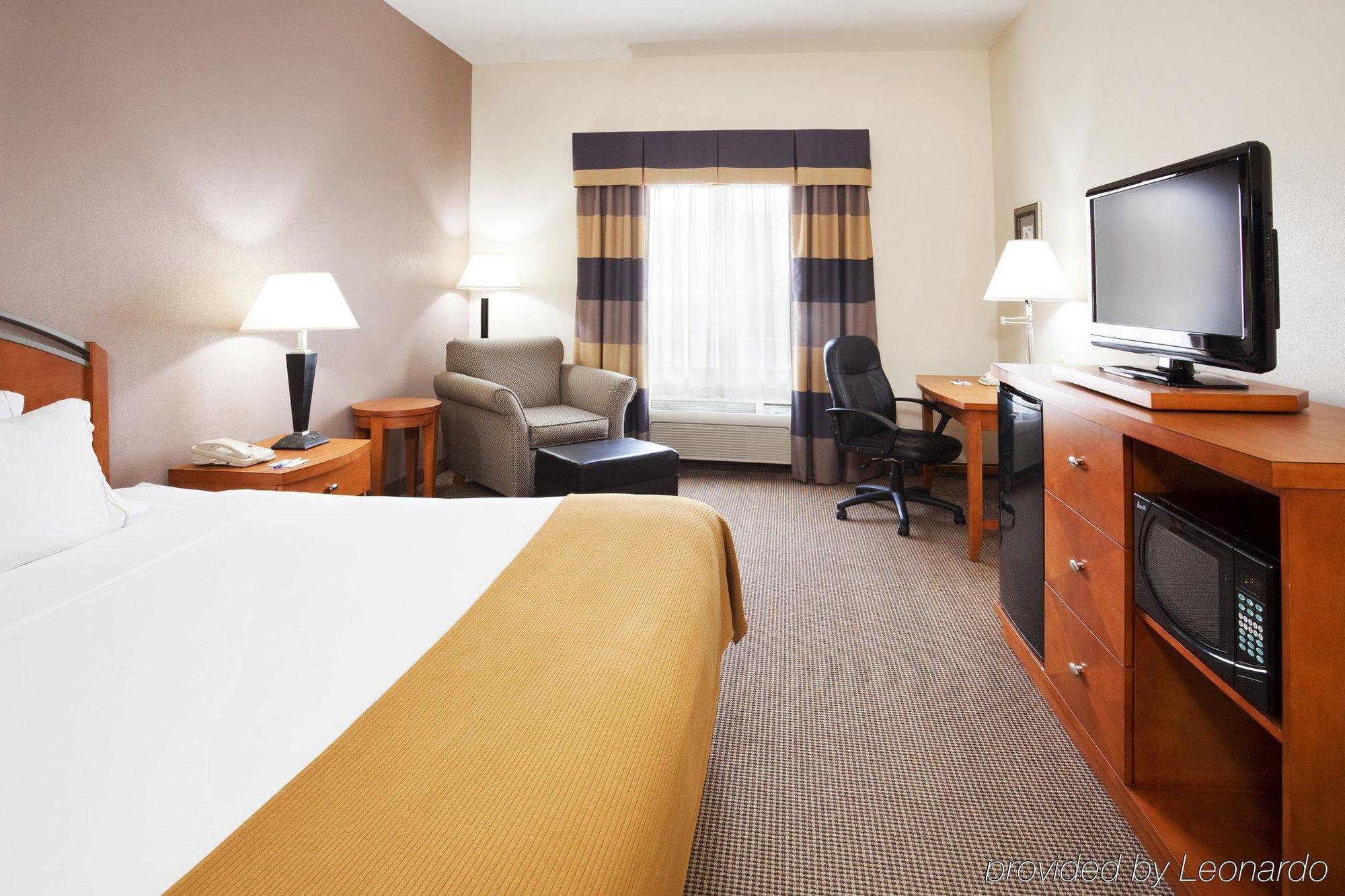 Holiday Inn Express Forest City By Ihg Exterior photo
