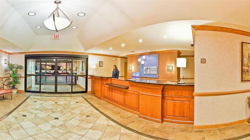 Holiday Inn Express Forest City By Ihg Exterior photo